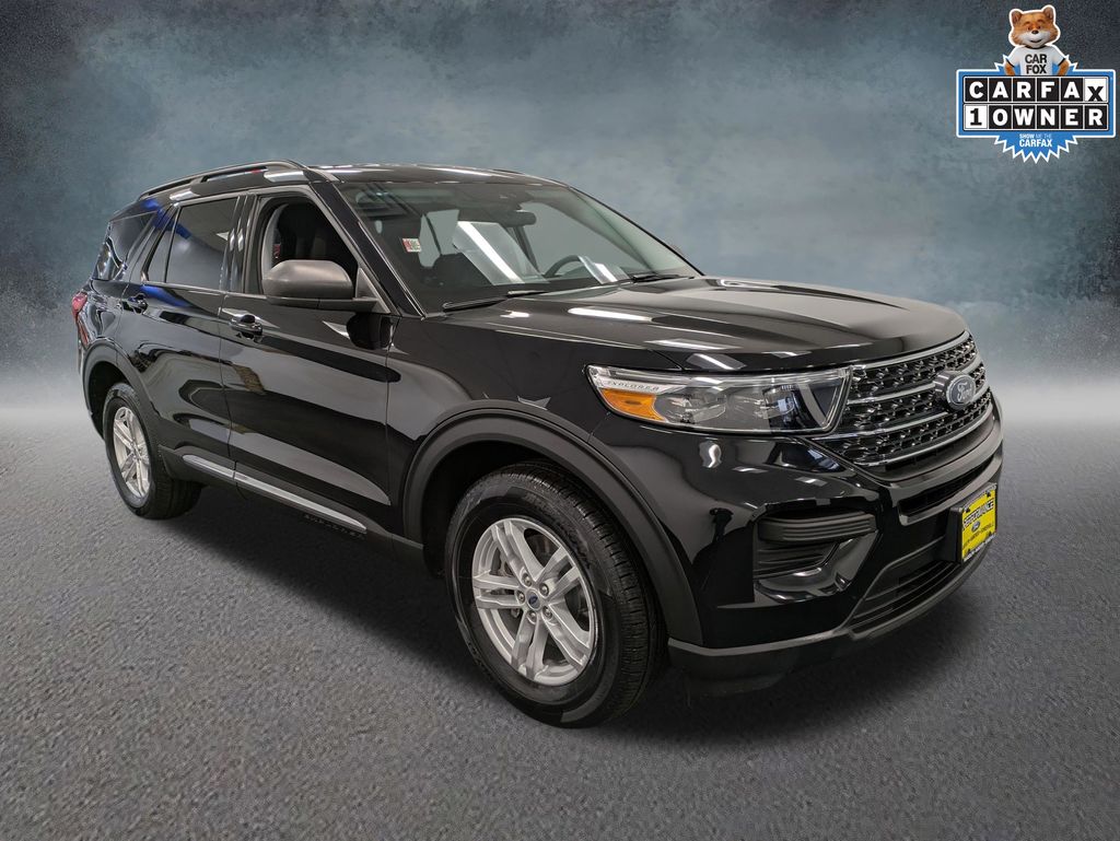 2023 Ford Explorer XLT photo 2