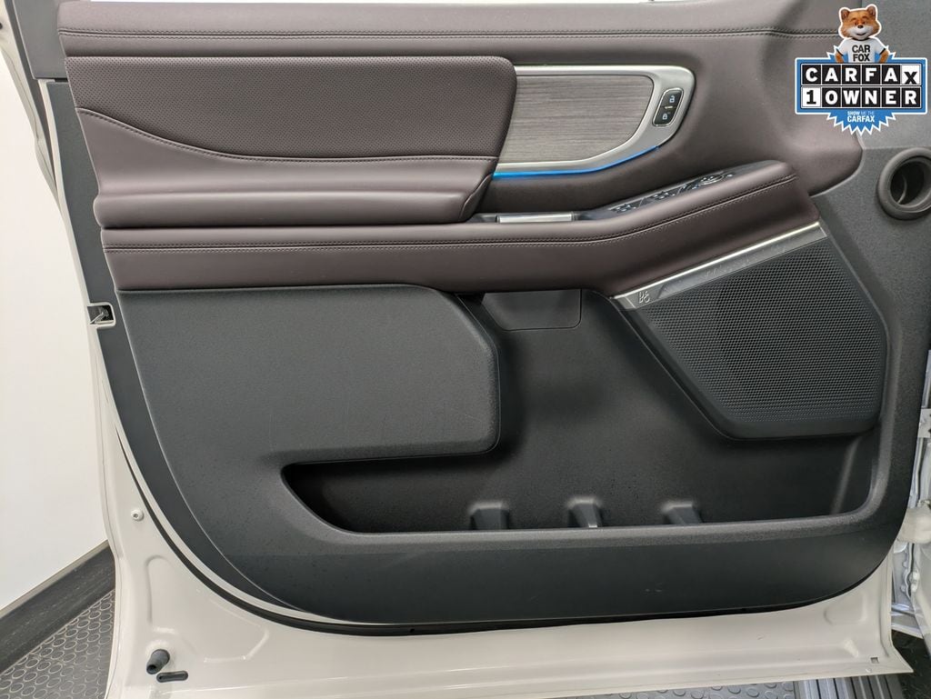 2025 Ford Expedition Max Platinum photo 3