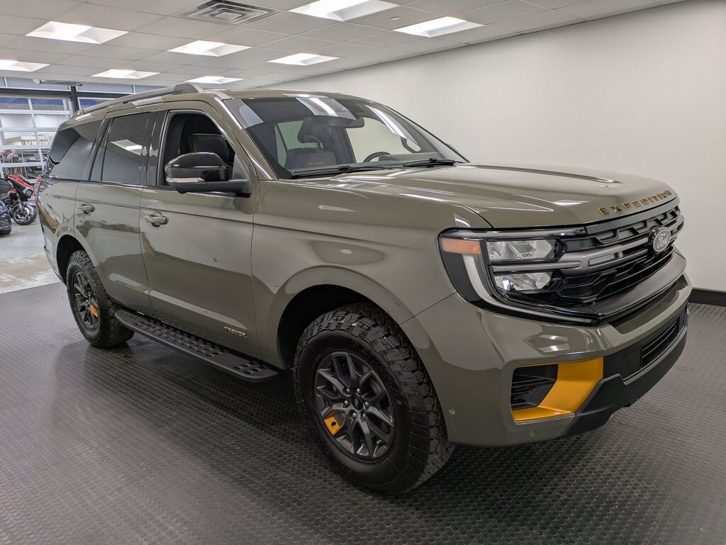 2025 Ford Expedition photo 3