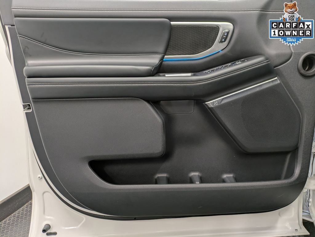 2025 Ford Expedition Max Platinum photo 3