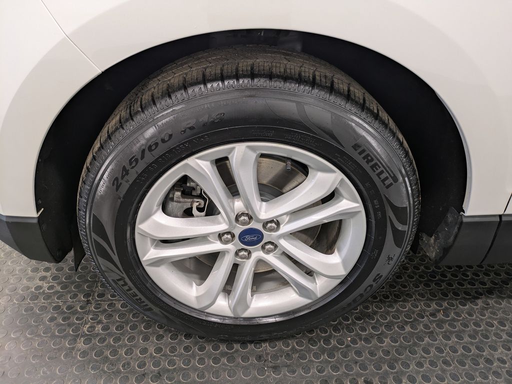 2020 Ford Edge SEL photo 6