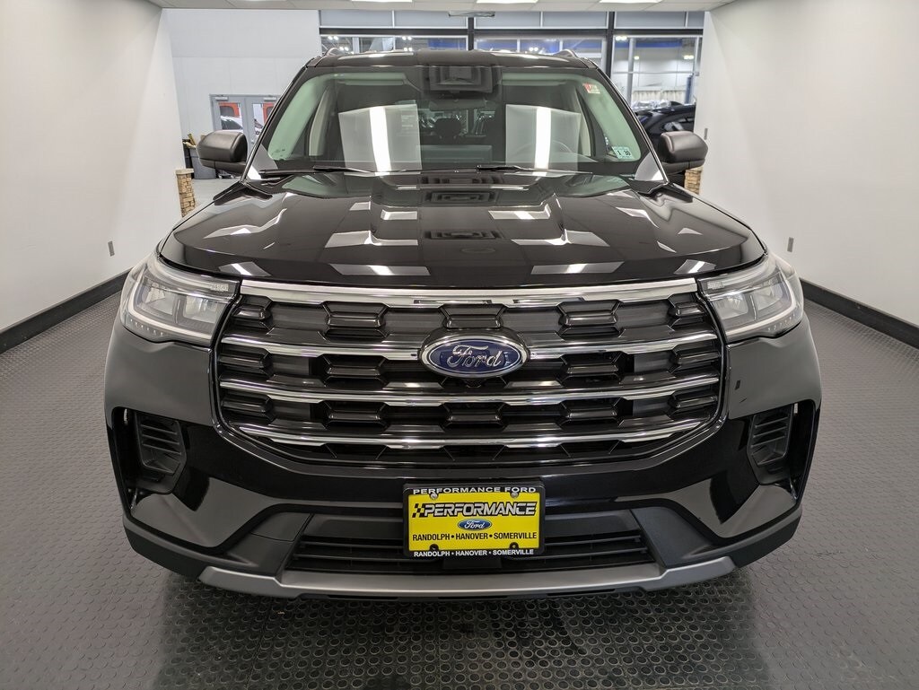 2025 Ford Explorer photo 2