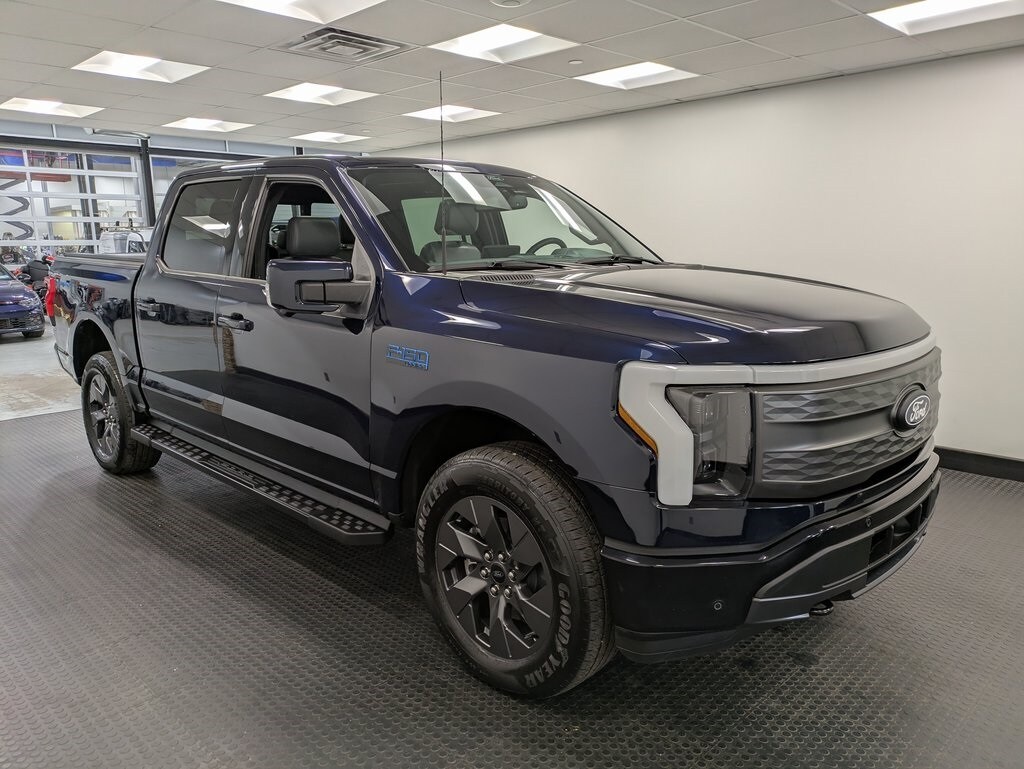 2024 Ford F-150 Lightning Lariat photo 3