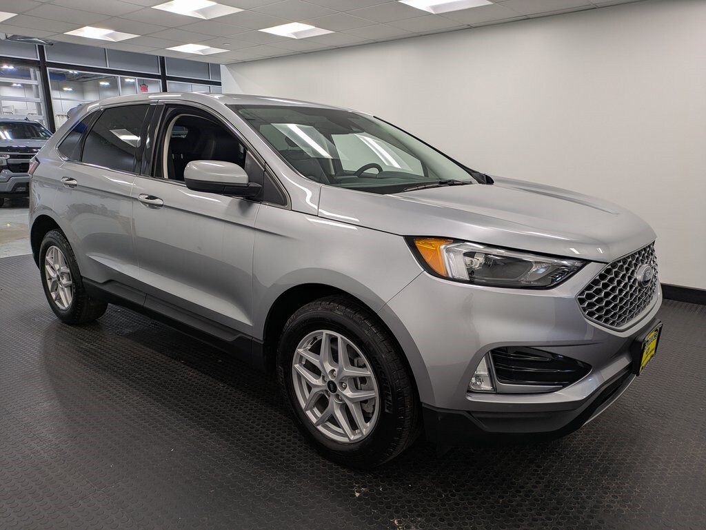 2023 Ford Edge SEL photo 3