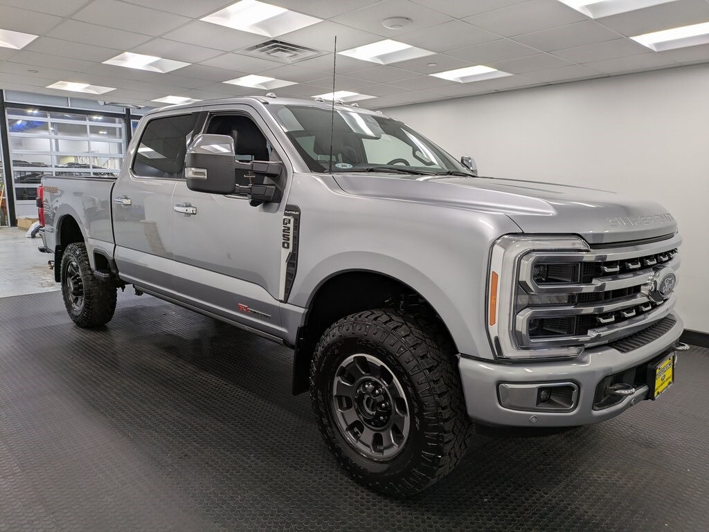 2023 Ford F-250 photo 3