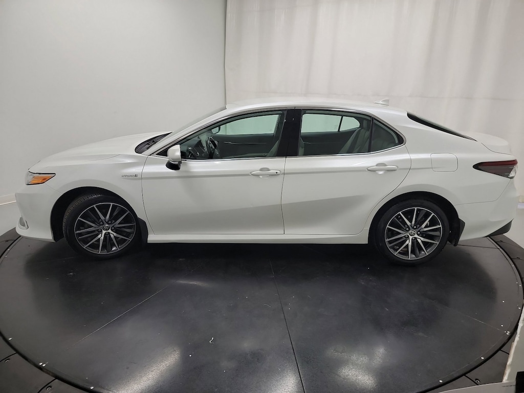 Used 2021 Toyota Camry Hybrid XLE Sedan