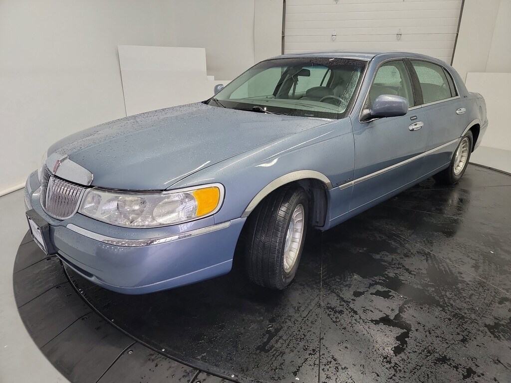 Used 2000 Lincoln Town Car Executive Sedan