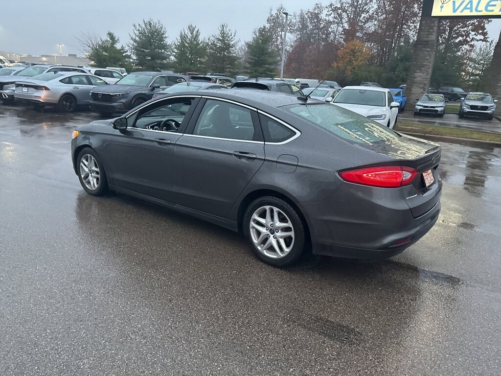 Used 2016 Ford Fusion SE Sedan