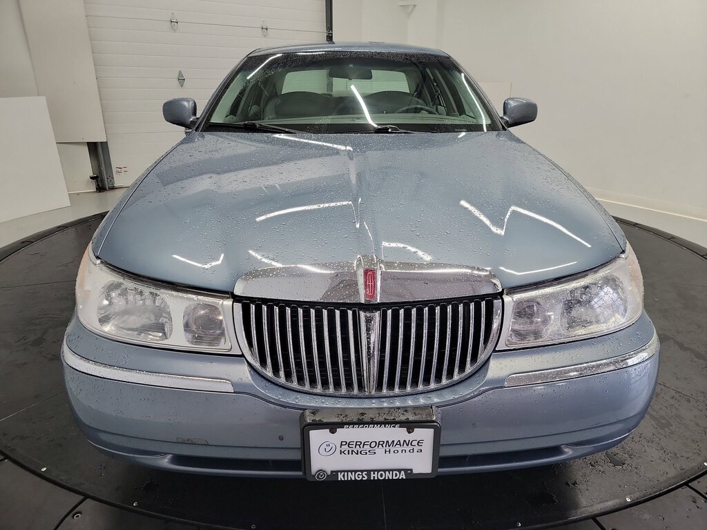Used 2000 Lincoln Town Car Executive Sedan