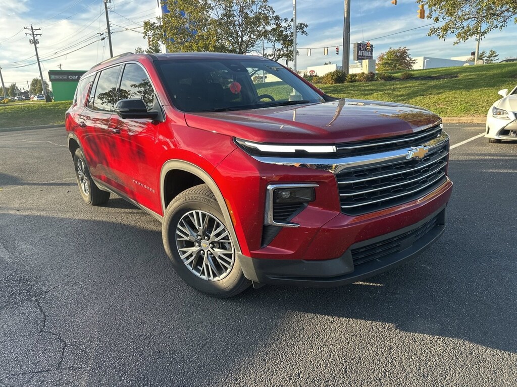 Used 2024 Chevrolet Traverse FWD LT SUV