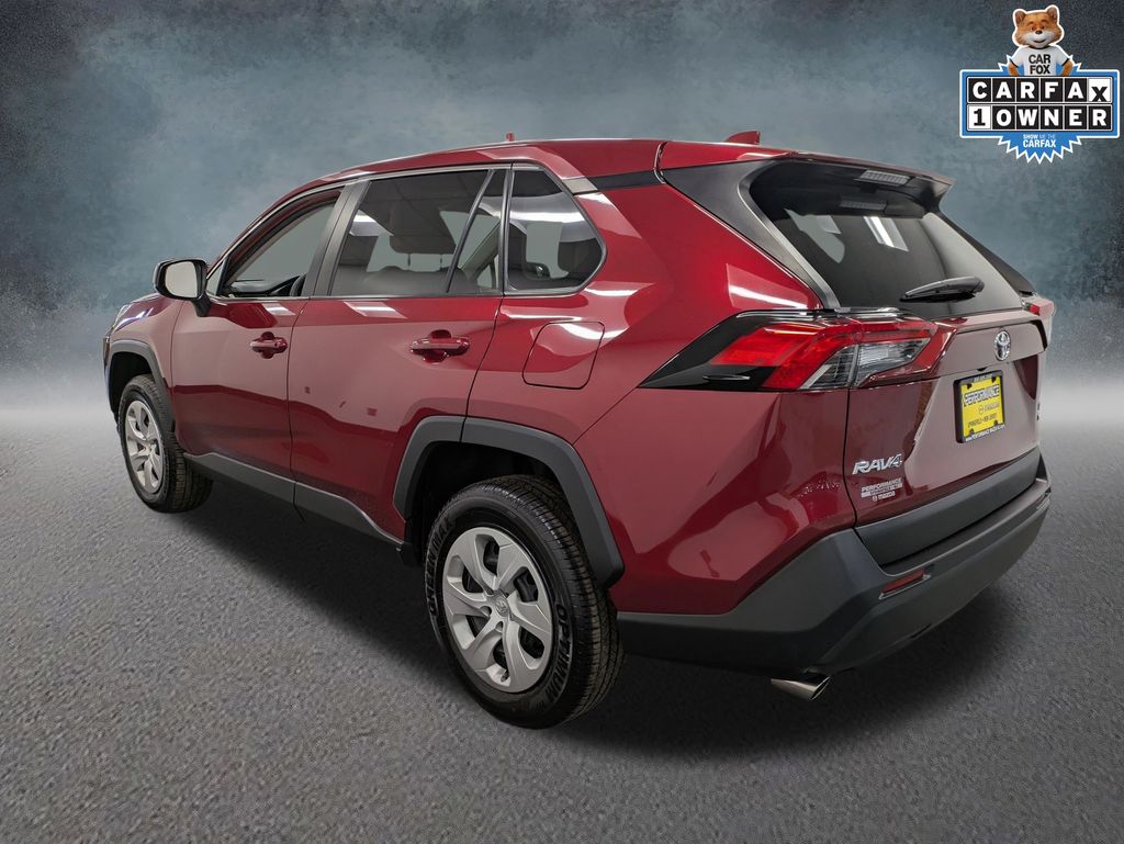 2022 Toyota RAV4 LE - Photo 6