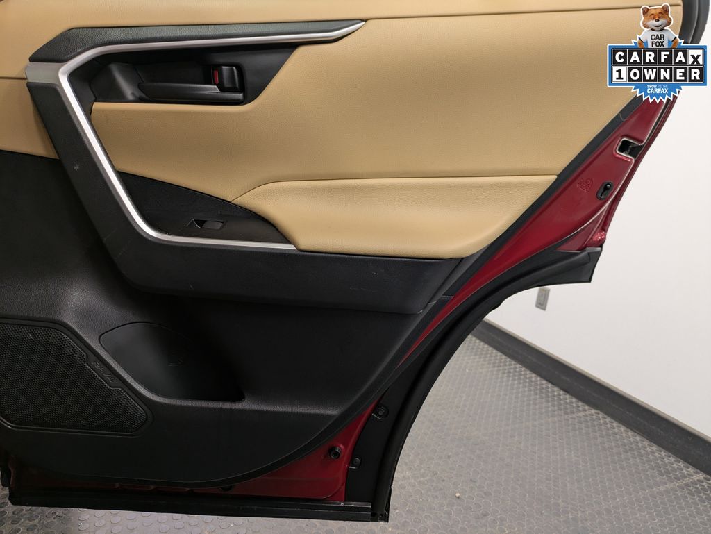 2022 Toyota RAV4 LE - Photo 26