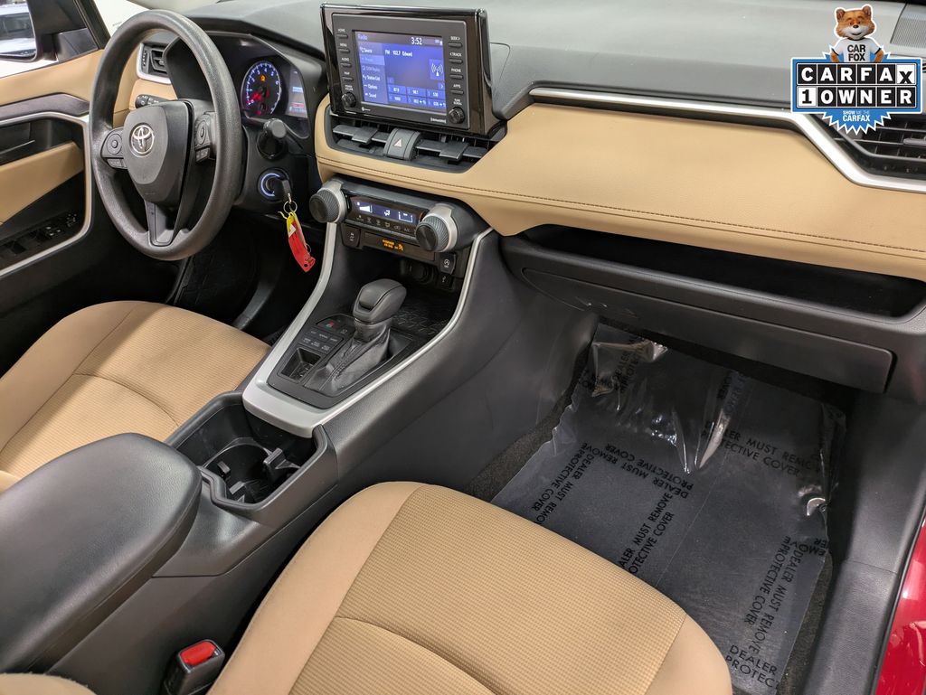 2022 Toyota RAV4 LE - Photo 30
