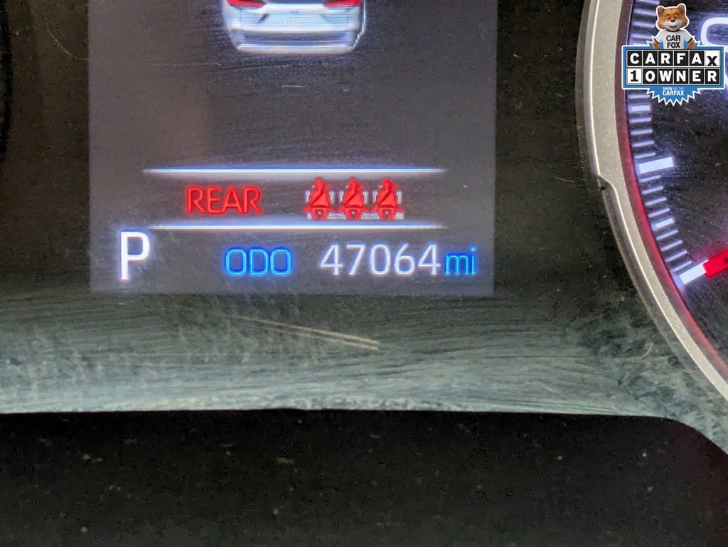 2022 Toyota RAV4 LE - Photo 16