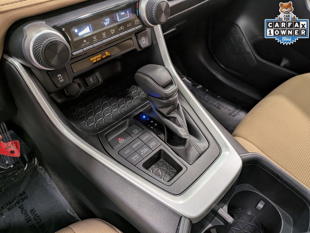 2022 Toyota RAV4 LE - Photo 14