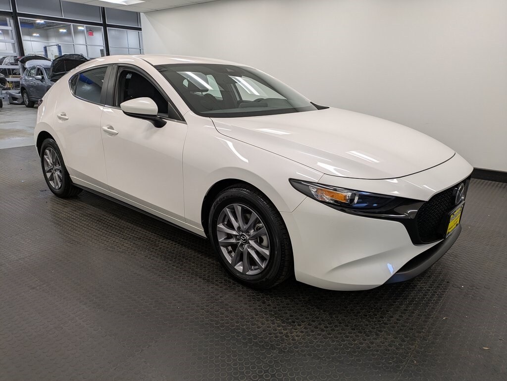 2022 Mazda Mazda3 Hatchback photo 3