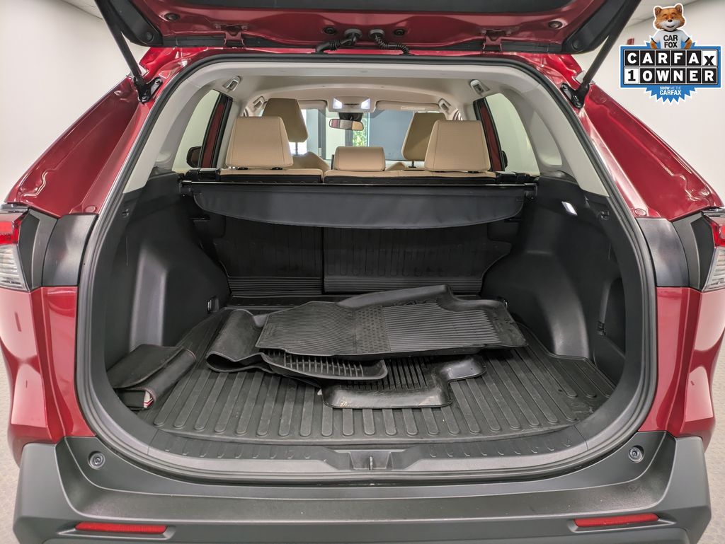 2022 Toyota RAV4 LE - Photo 25