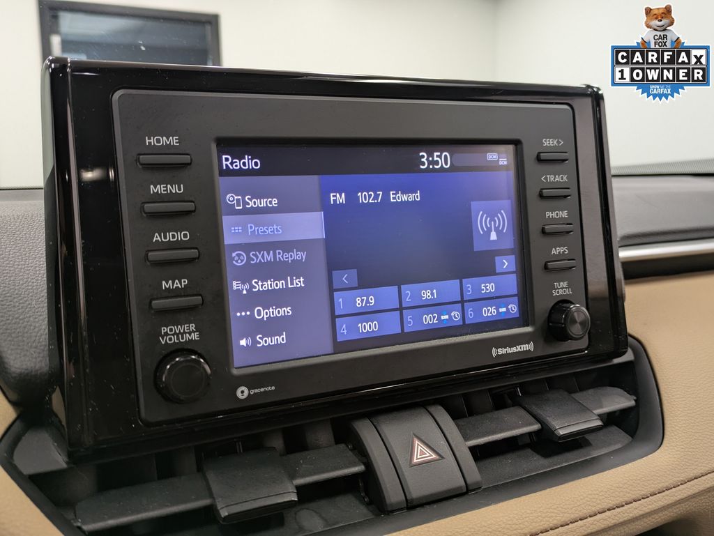 2022 Toyota RAV4 LE - Photo 12