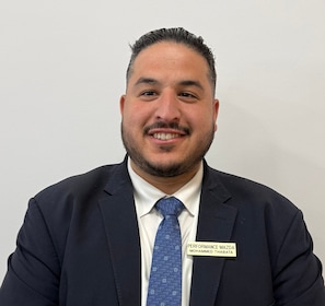 Staff member Mohammed Thabata  from ID_d3e3252e26c3