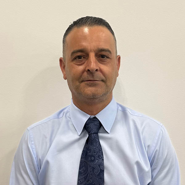 Staff member Antonio Silva  from ID_d3e3252e26c3