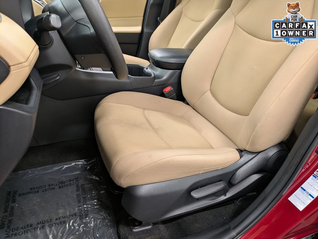 2022 Toyota RAV4 LE - Photo 10