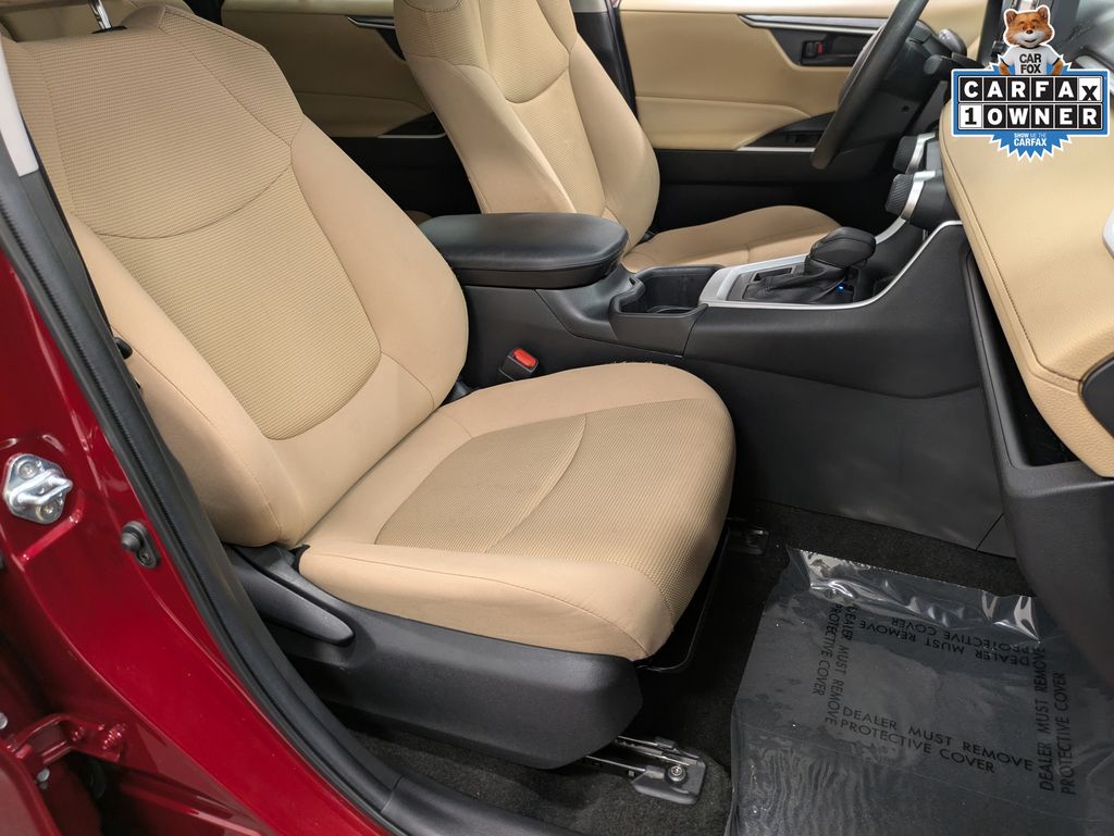 2022 Toyota RAV4 LE - Photo 29