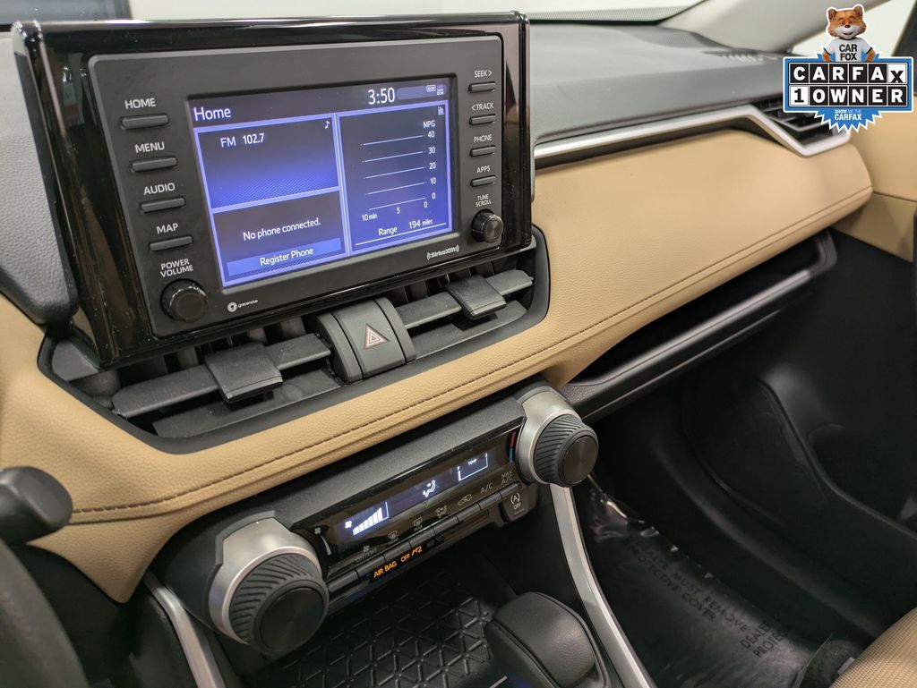 2022 Toyota RAV4 LE - Photo 11