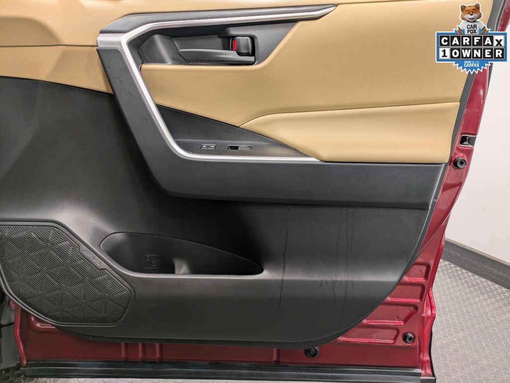 2022 Toyota RAV4 LE - Photo 28