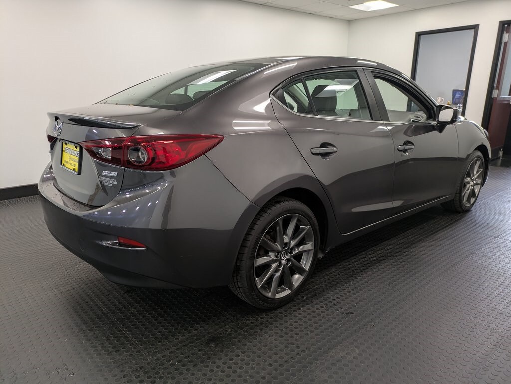 2018 Mazda Mazda3 Touring photo 4