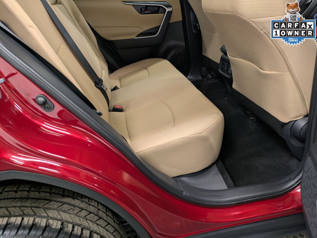 2022 Toyota RAV4 LE - Photo 27