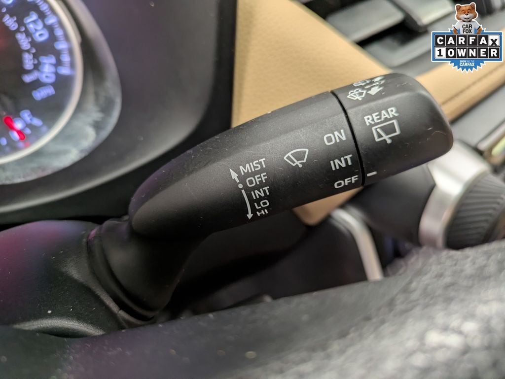 2022 Toyota RAV4 LE - Photo 20