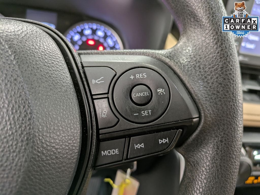 2022 Toyota RAV4 LE - Photo 18