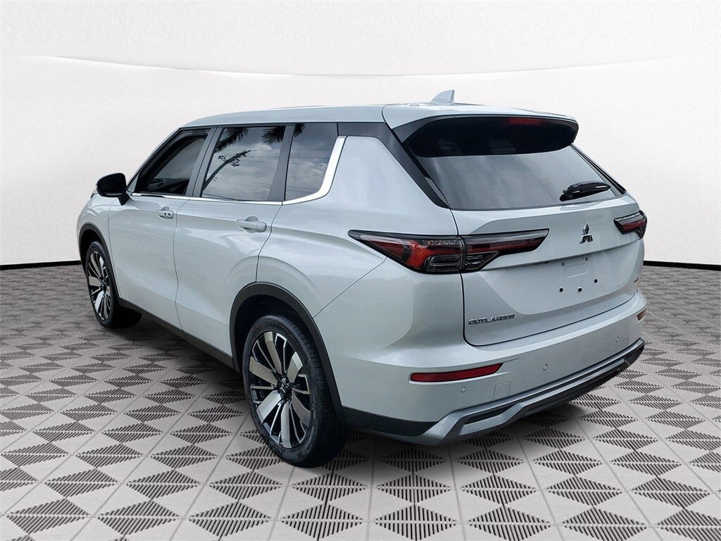New 2025 Mitsubishi Outlander SE SUV