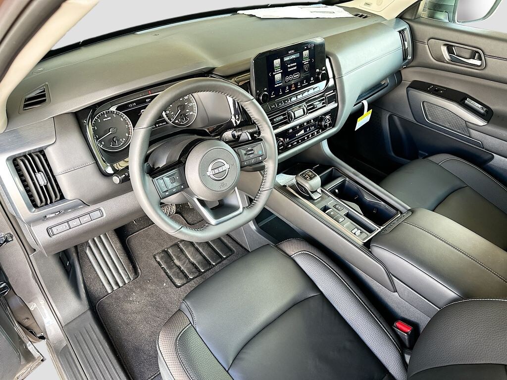 New 2025 Nissan Pathfinder SL SUV