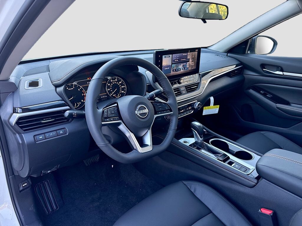 New 2025 Nissan Altima SR Sedan
