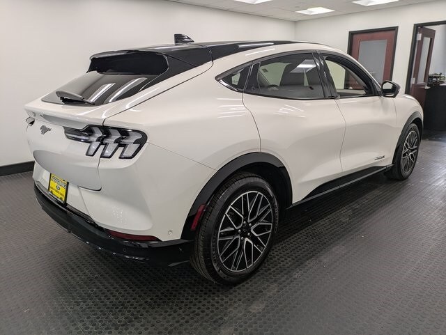 2024 Ford Mustang Mach-E Premium photo 4