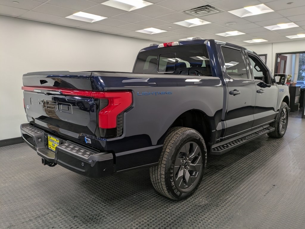 Used 2025 Ford F-150 Lightning Lariat Truck