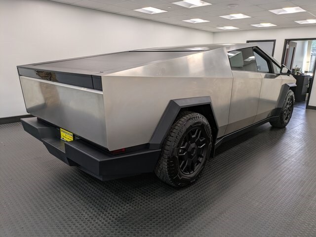 2024 Tesla Cybertruck photo 3
