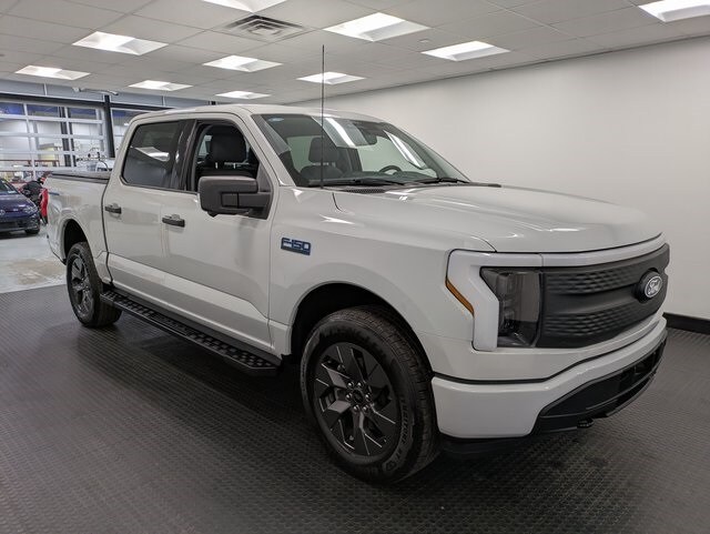 2024 Ford F-150 Lightning XLT photo 3