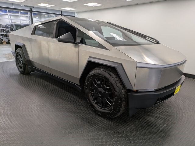 2024 Tesla Cybertruck photo 2