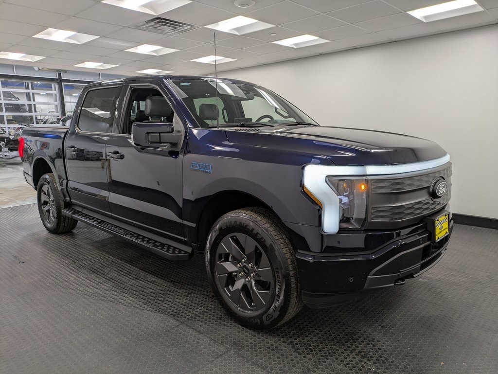 Used 2025 Ford F-150 Lightning Lariat Truck