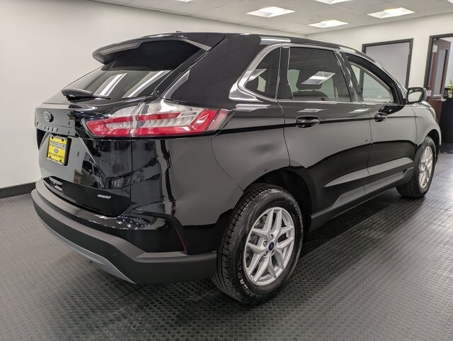 2022 Ford Edge SEL photo 4