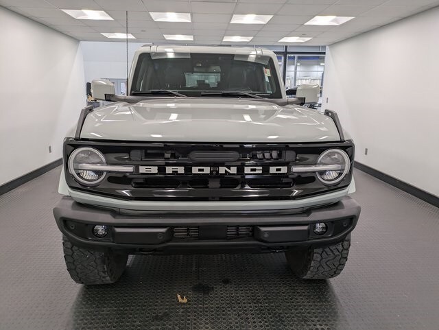 2022 Ford Bronco Outer Banks photo 2