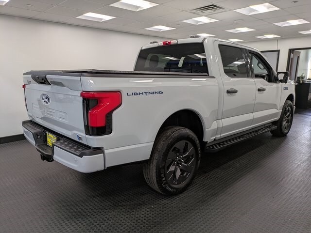 2024 Ford F-150 Lightning XLT photo 4