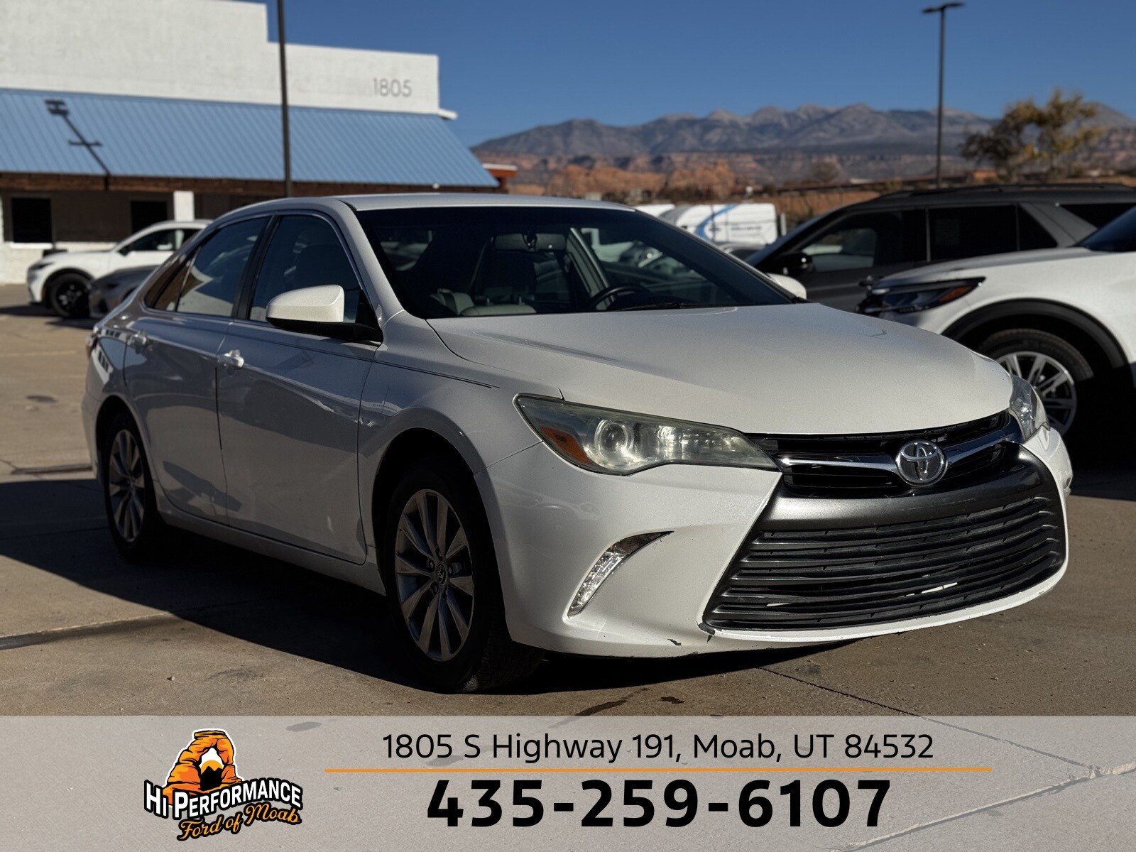 2016 Toyota Camry XLE photo 3