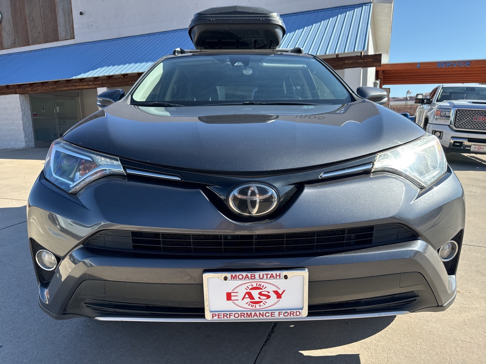 Used 2018 Toyota RAV4 XLE with VIN JTMRFREV3JJ242095 for sale in Moab, UT