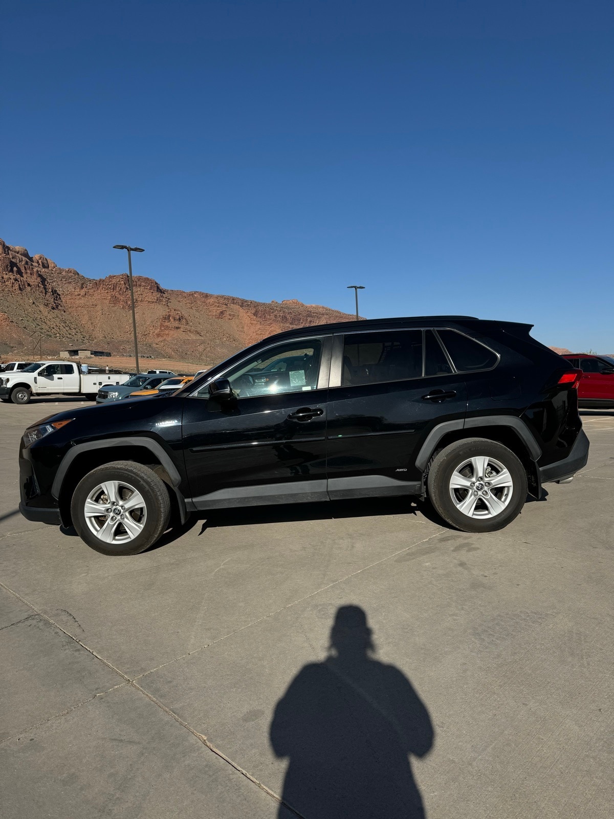 Used 2021 Toyota RAV4 XLE with VIN 2T3R6RFVXMW016950 for sale in Moab, UT