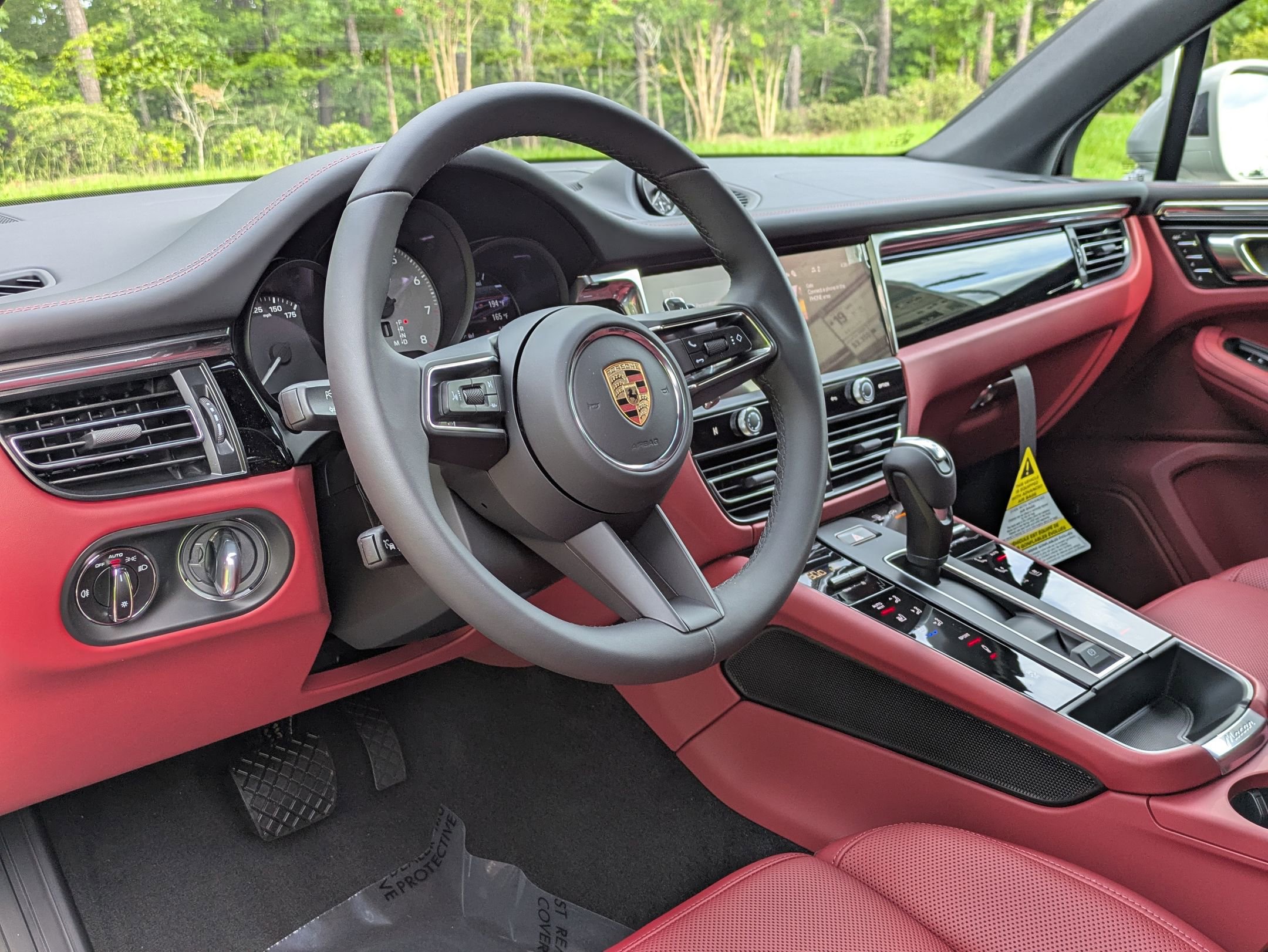 2025 Porsche Macan S photo 4