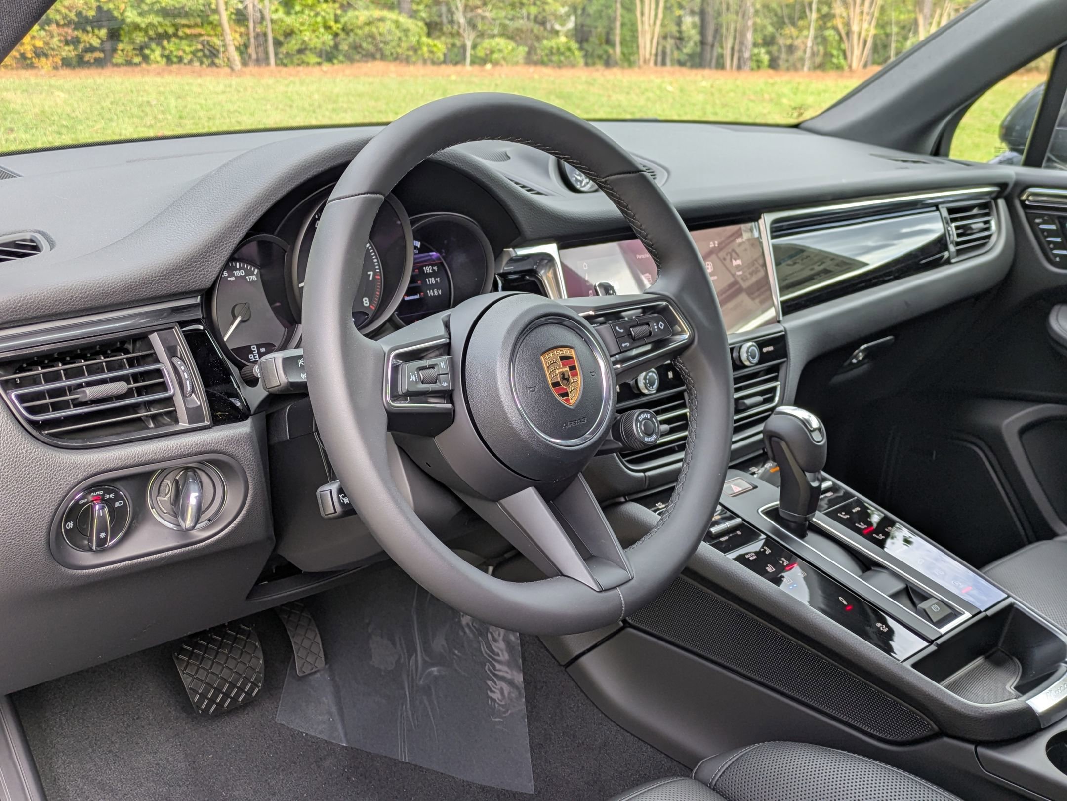 2026 Porsche Macan T photo 3