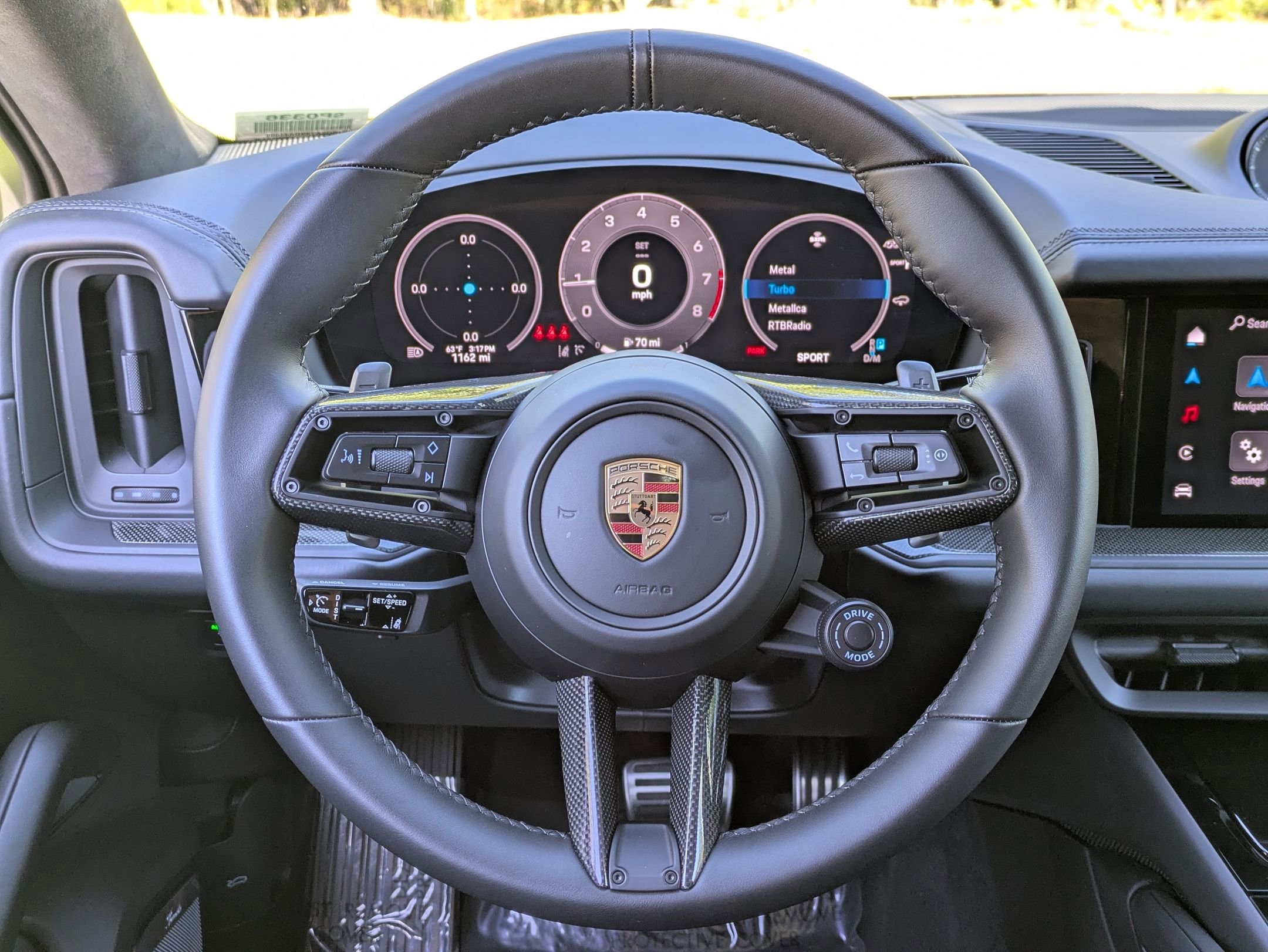 2025 Porsche Cayenne GTS Coupe photo 3